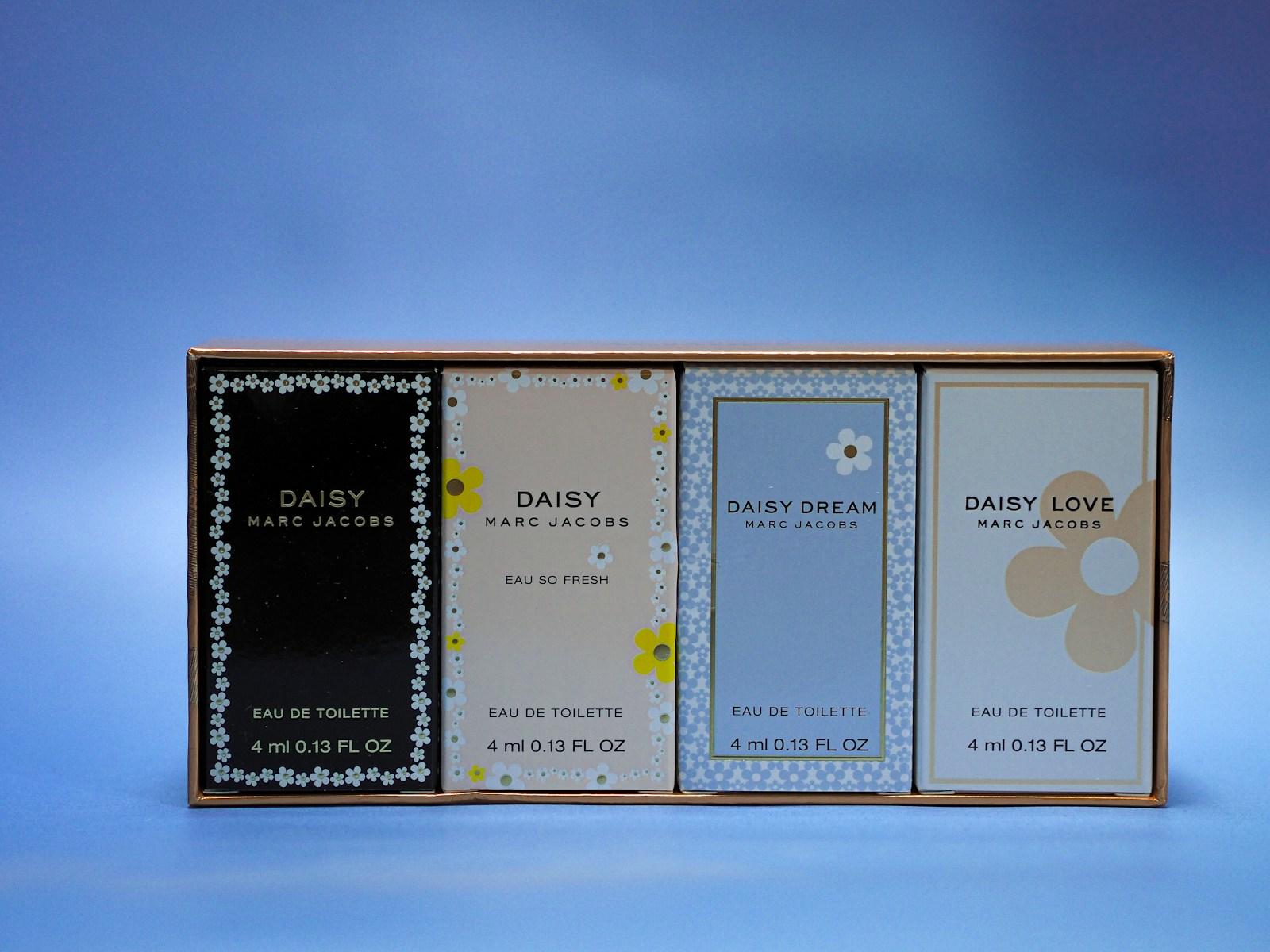 Promotional fragrance mini set with folding cartons in a gift tray